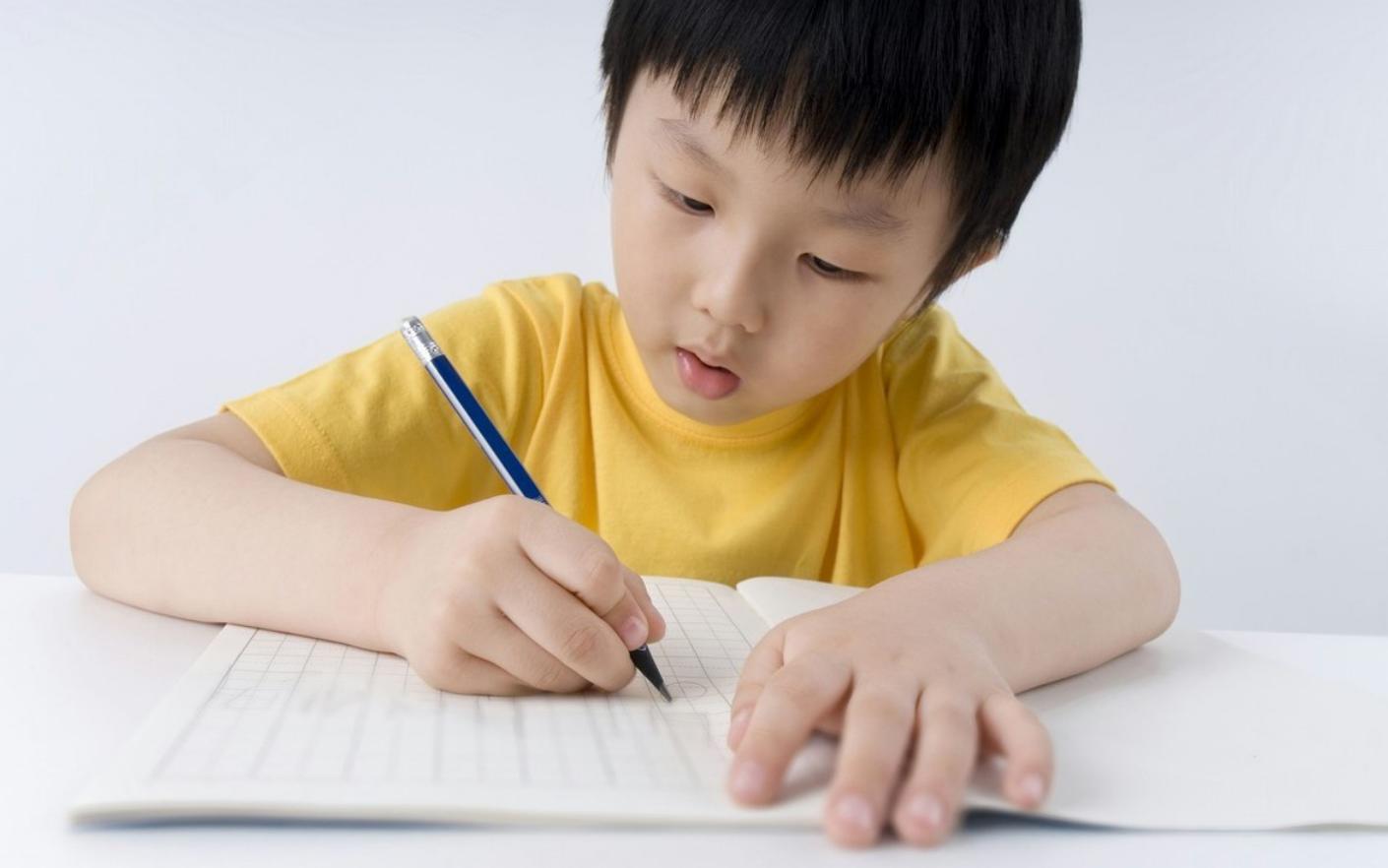 孩子懒惰不爱动脑思考怎么教育,如何引导孩子多动脑思考