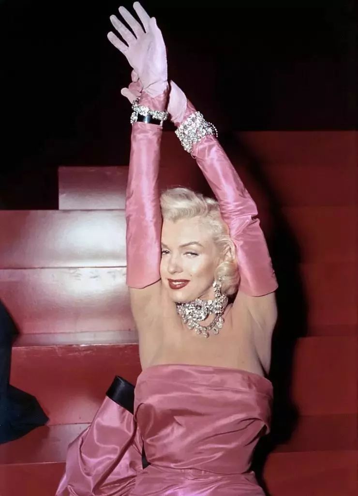 粉色原来是男性代表色吗,粉色系高级色