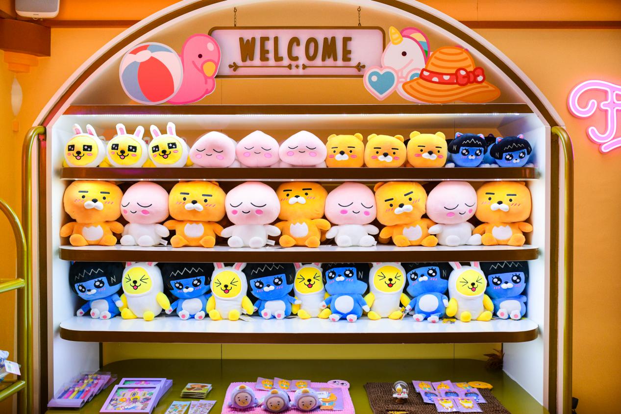 来自KakaoFriends的邀请:请前往重庆来福士开启巴适之旅!