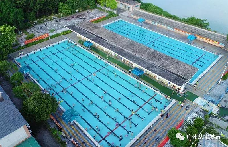 健身大神在健身房被围观,健身达人公园现身