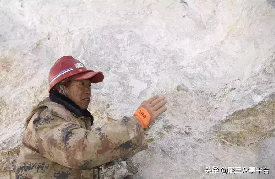 米达料和田玉密度是多少,和田玉的米达料和羊脂玉哪种贵