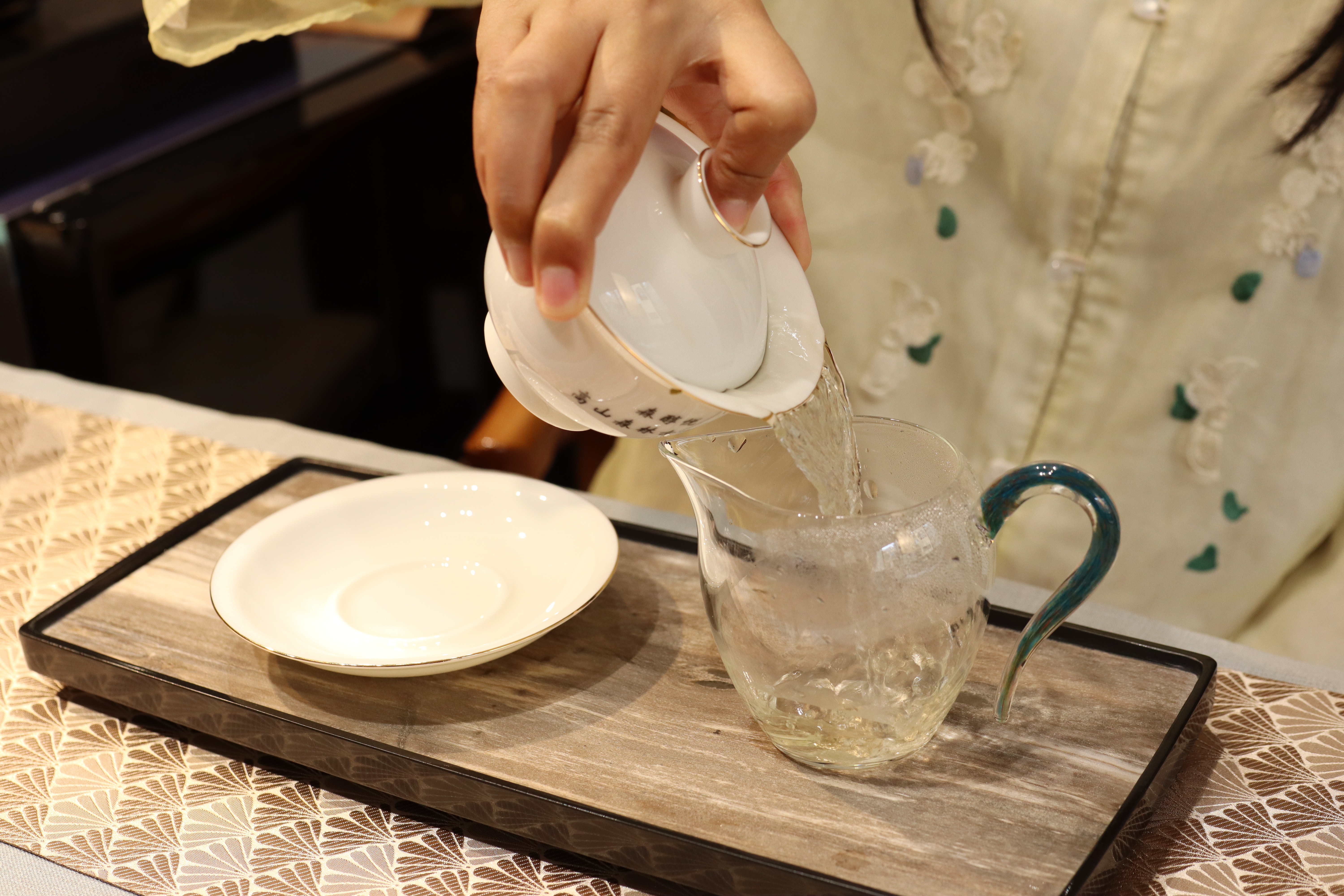 为什么喝普洱茶会发热,为什么喝普洱茶喝多会感觉头晕