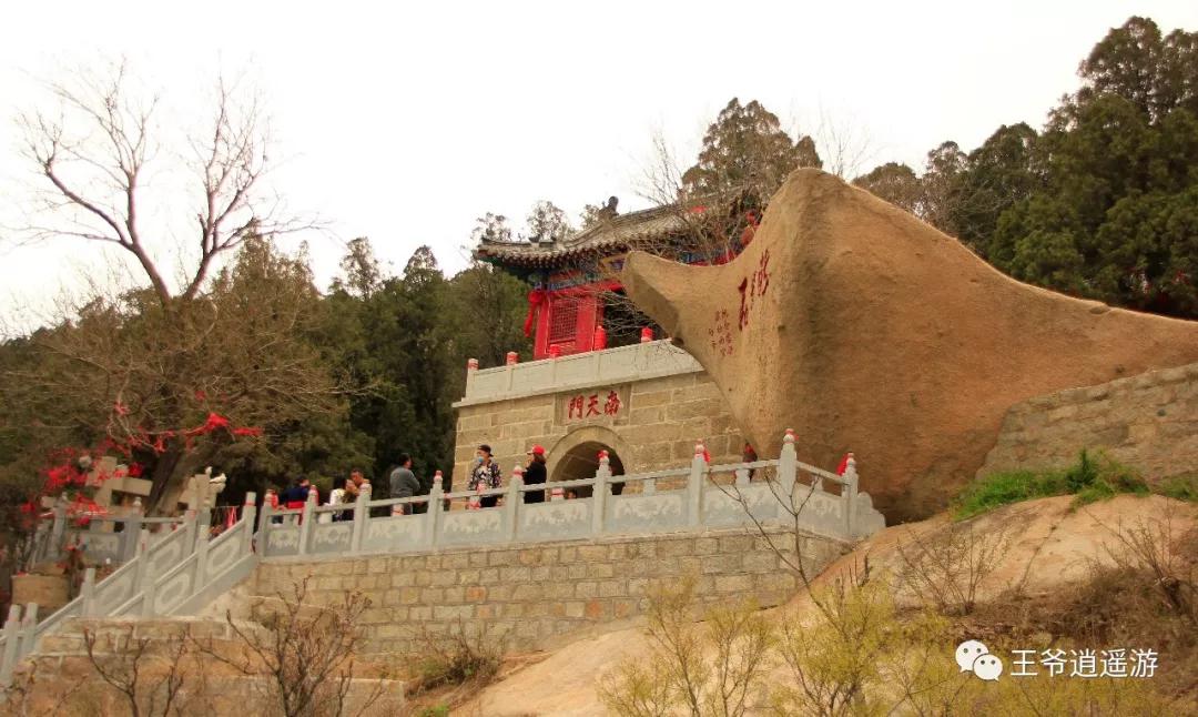 邹城峄山石头怎么形成的,峄山的石头是怎么形成