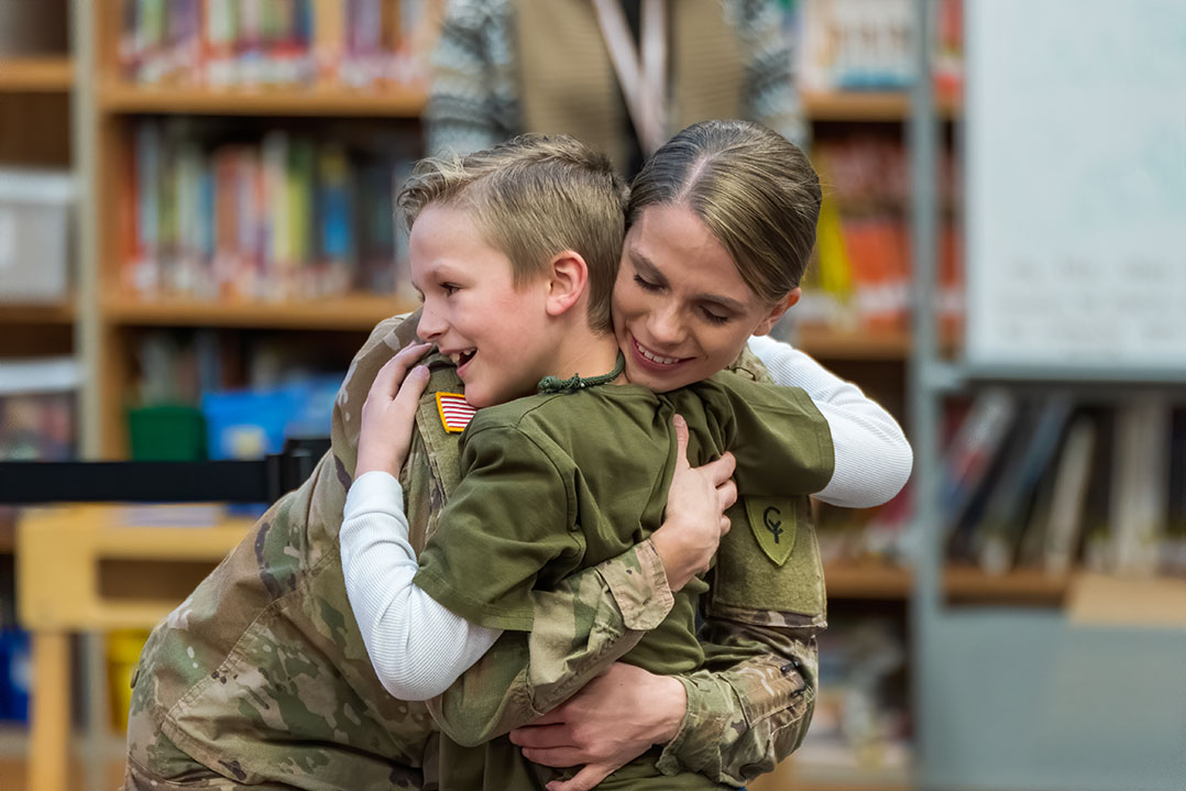 美国女兵的福利待遇,美国女兵7个月后回国
