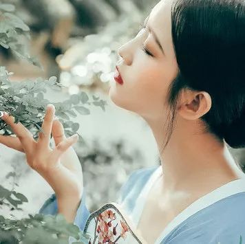 不染世俗的古风女头真人,有意境古风女头真人版