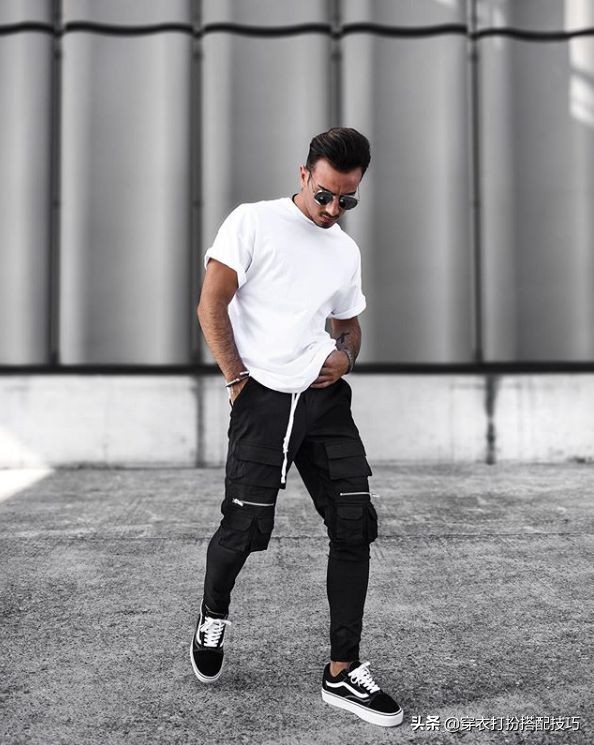 别人穿白T很时髦，自己穿起来却像睡衣，问题都出现在哪里？