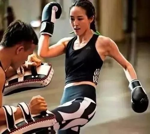 黄磊女儿黄多多健身上热搜,14岁黄多多健身完整版