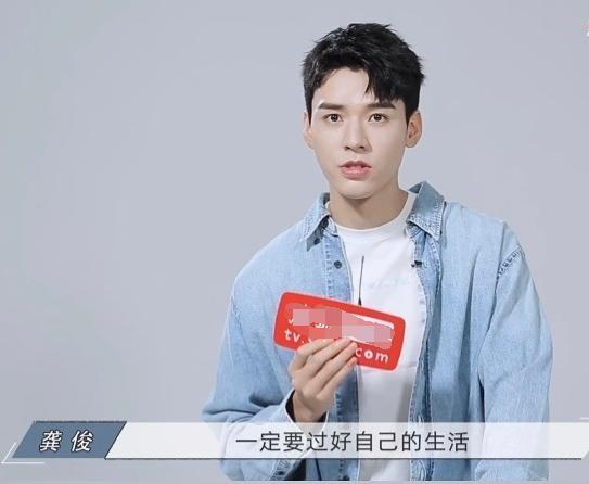 他明明那么爱财，却呼吁粉丝买代言量力而行，活该他火呀