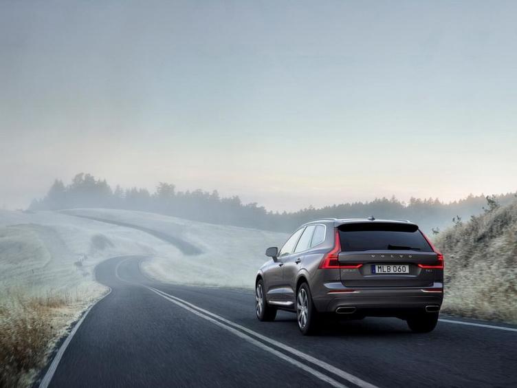 现代新胜达和沃尔沃xc60,大指挥官车身对比沃尔沃xc60