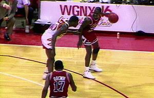 空中飞人不是浪得虚名的，乔丹不可思议的进球，你看过哪个？