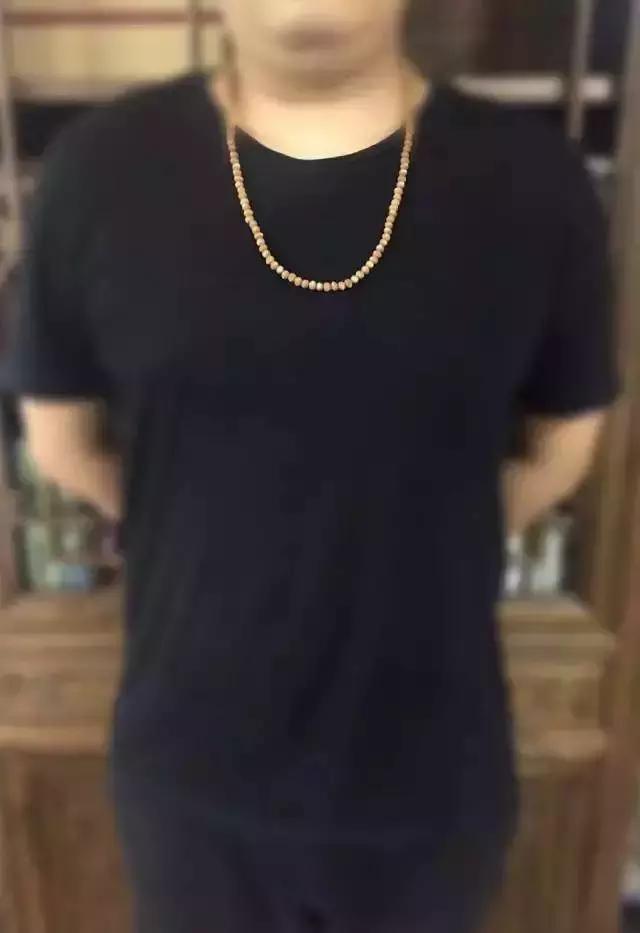 男士戴108蜜蜡串合适吗,男人可以戴石榴石手串吗