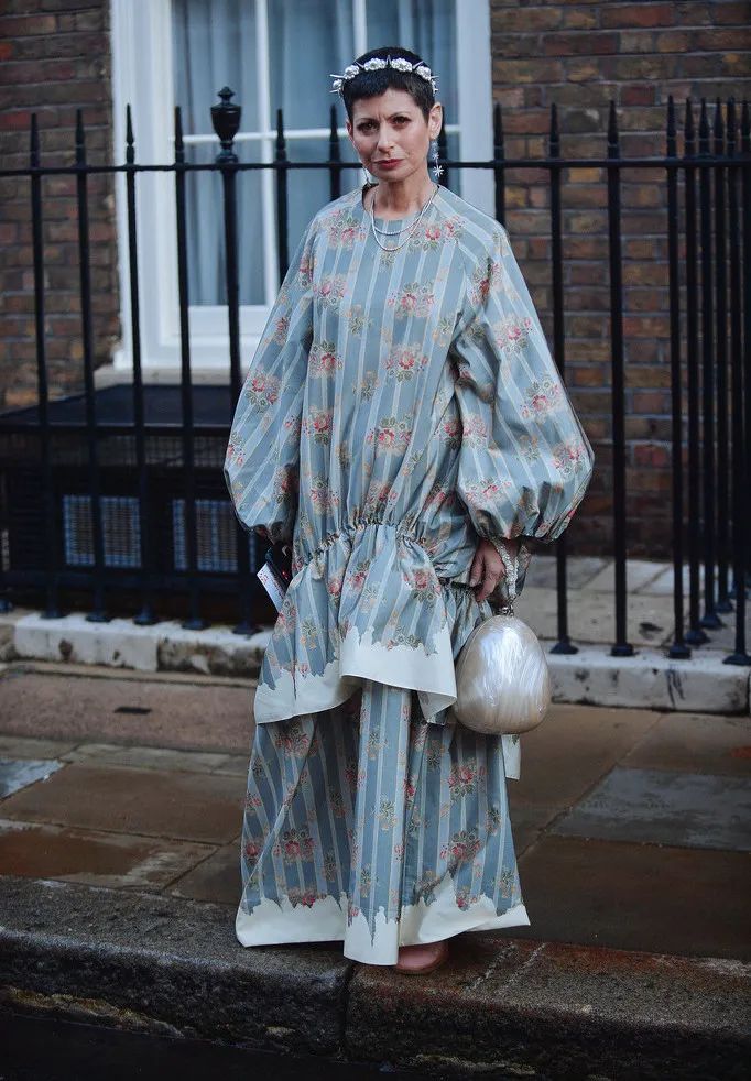 矮个子穿娃娃裙,穿娃娃裙适合扎的发型