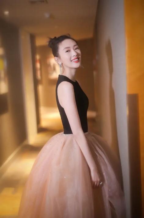 张默家暴事件完整版,张默与童瑶谈了几年恋爱