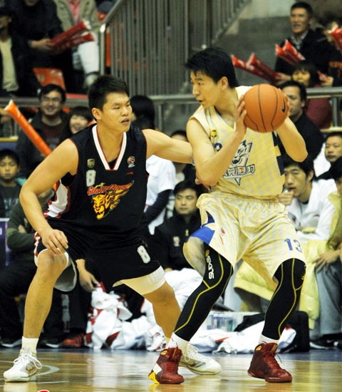 揭秘朱芳雨与现任妻子的恩爱秘密,朱芳雨三次婚姻