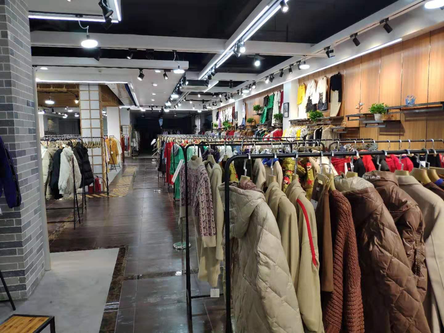 折扣女装批发是骗局吗,折扣服装尾货进货渠道