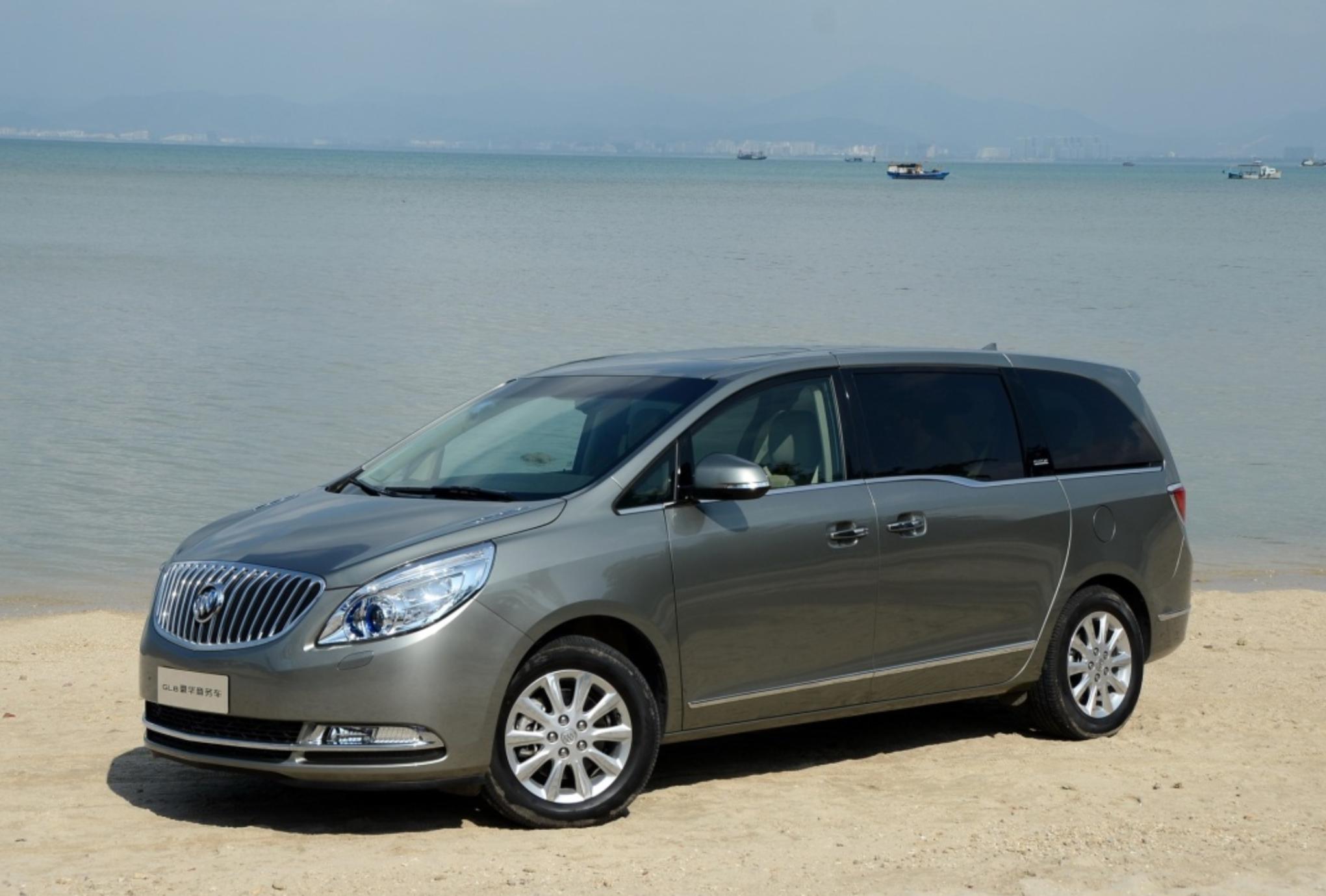 gl8世纪版八十多万,gl8第一代到第四代