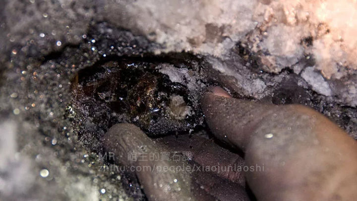 坦桑石深度解读,坦桑石多少大小值得收藏