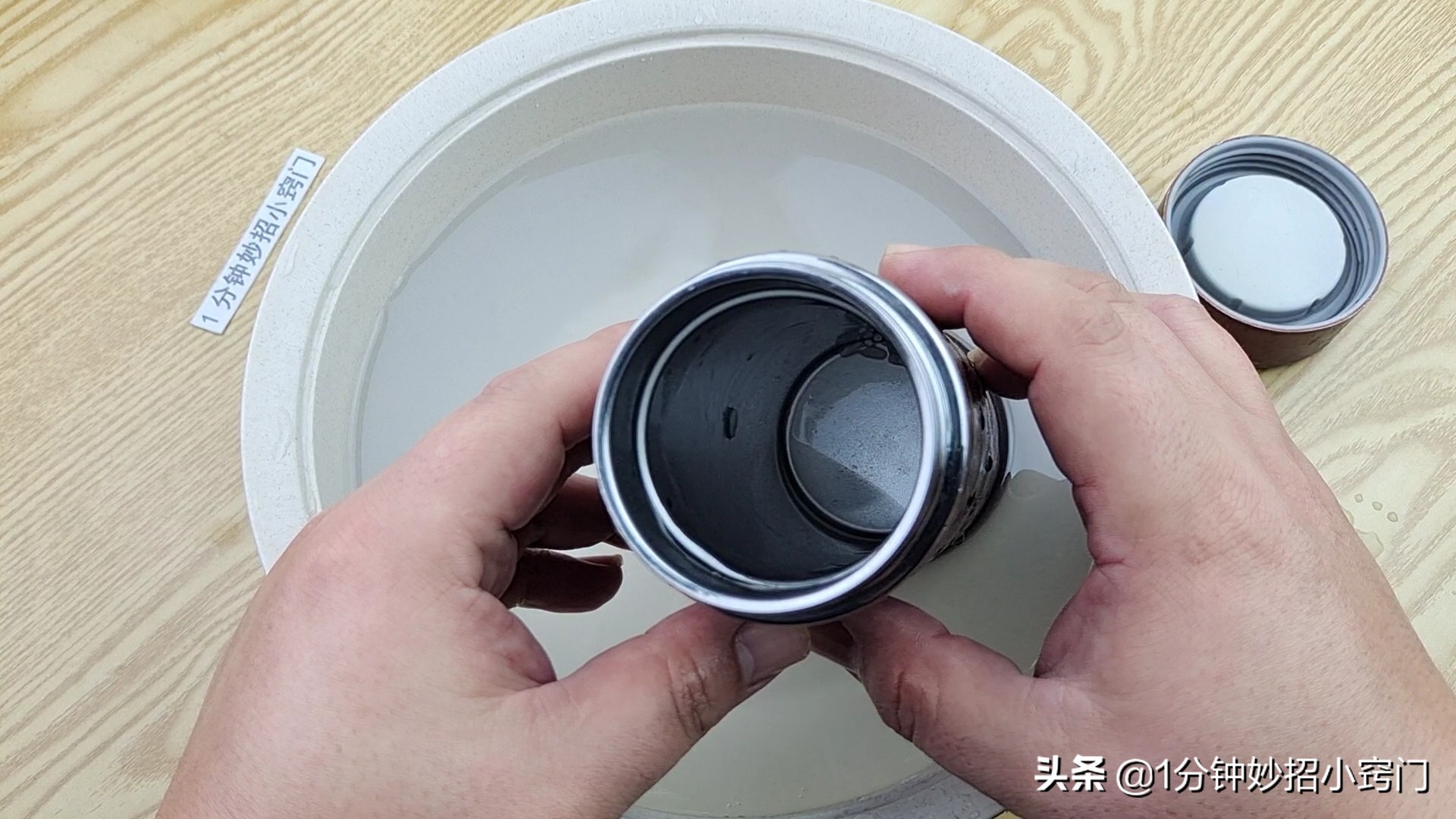 保温杯拎不开小妙招,保温杯太深了手伸不进去如何清洗