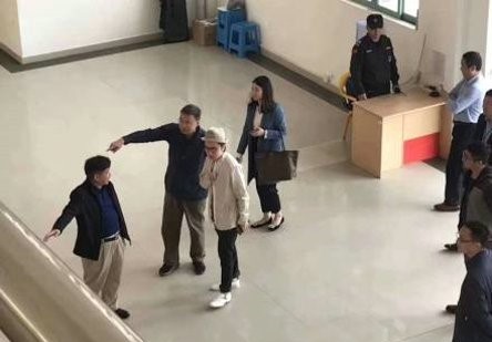 王祖蓝节目上没被路人认出震惊,王祖蓝校服到西装的仪式感