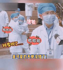 超级无敌可爱！医院院长在接受采访，摄像机意外拍下这一幕……