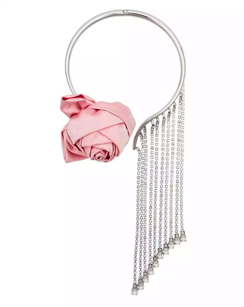 我太太太难了！项链戴在脖子上还做错了？