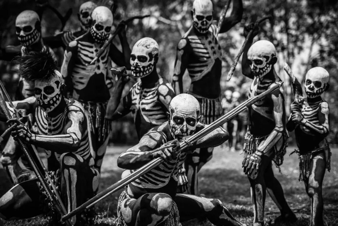 巴布亚新几内亚食人部落,潜入食人族部落