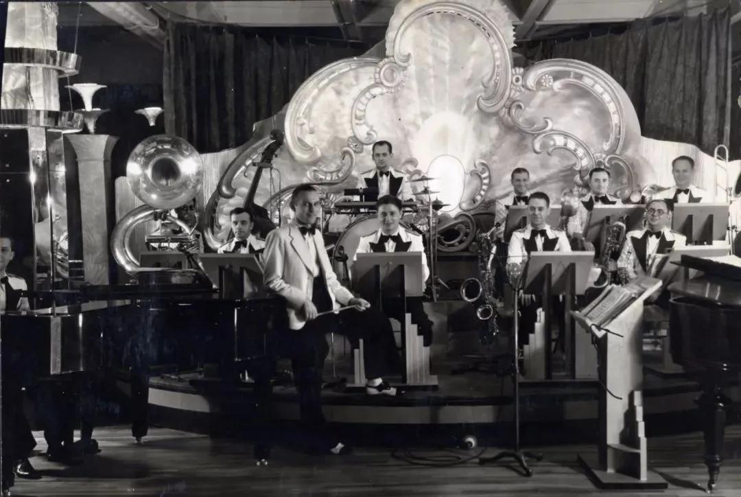 现代娱乐业的兴起,歌舞升平的老上海舞厅