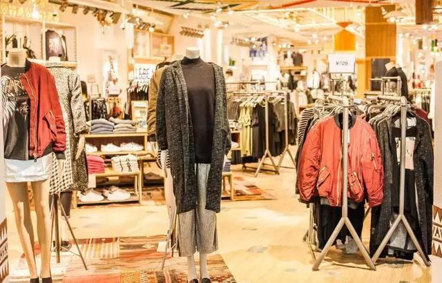 2024夏装童装陈列展示效果图,时尚小熊童装夏款陈列展示效果图