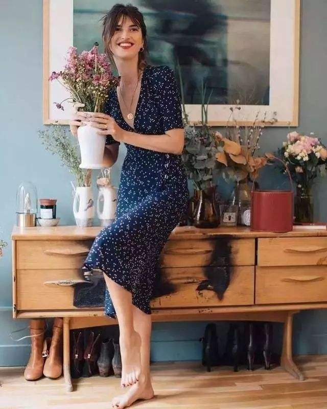 春夏碎花裙显瘦,春夏必买的裙子