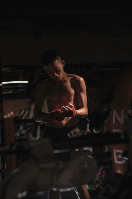 周政杰拳击写真荷尔蒙满满动作霸气充满魅力