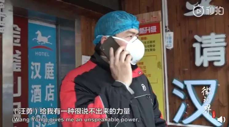 快递紧张哥亮相国务院发布会，疫情*特中**殊的逆行者们