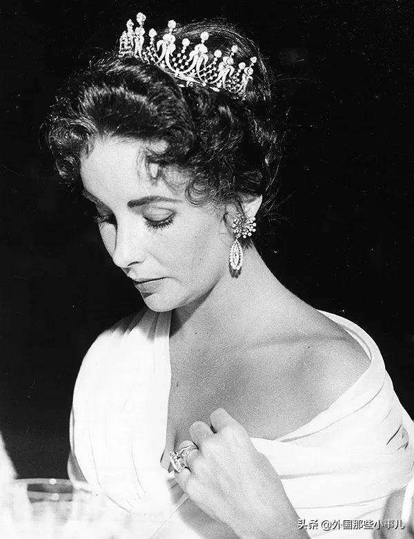 伊丽莎白·泰勒传奇一生,伊丽莎白泰勒一生八段婚姻