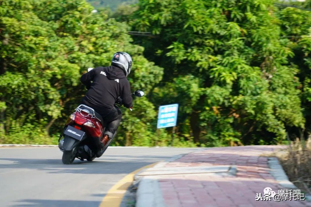 新大洲本田ns125d对比本田喜鲨125,五羊本田喜鲨125对比新大洲ns125d