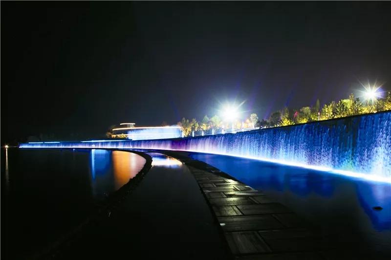 红花疏影横斜，湖瀑水天一色——千岛湖珍珠广场景观工程赏析