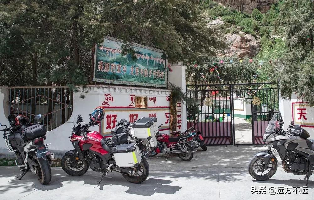 摩旅西藏带着一只狗遇见流浪狗,摩旅西藏路上的藏族同胞