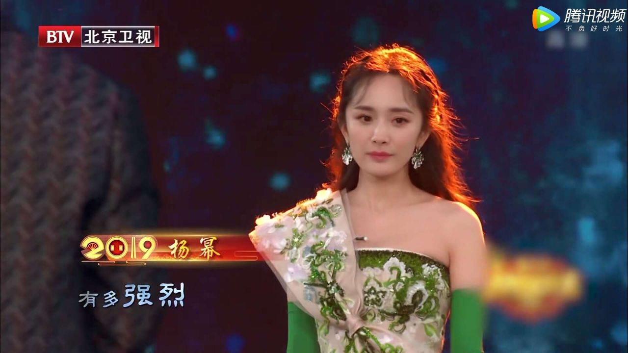 北京春晚杨幂走秀,杨幂春晚走秀高清图片