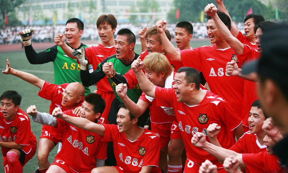 谭咏麟近期参加足球赛的视频,谭咏麟足球比赛视频