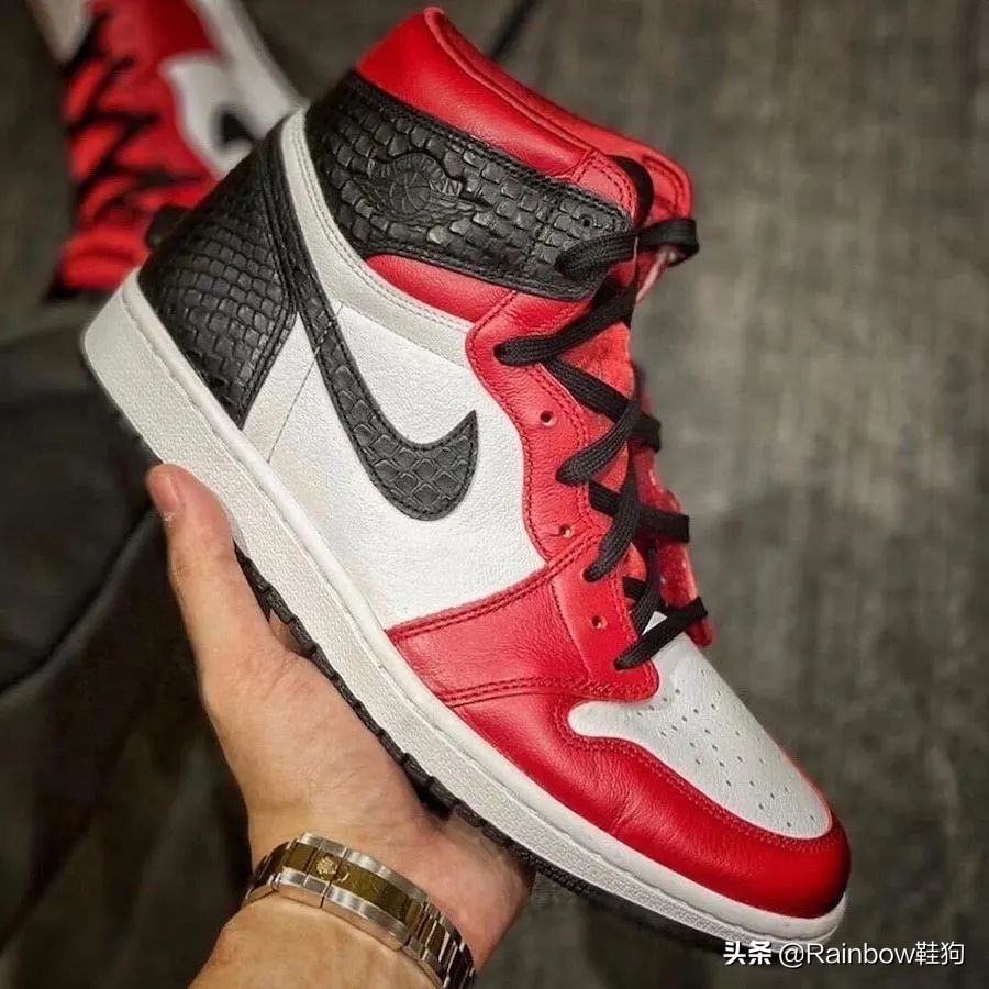 aj1芝加哥ow的鞋标真的容易断吗,aj1蛇纹芝加哥女款和男款包边