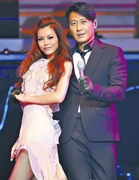 angelababy和文咏珊现在还能比吗,意大利古堡大婚