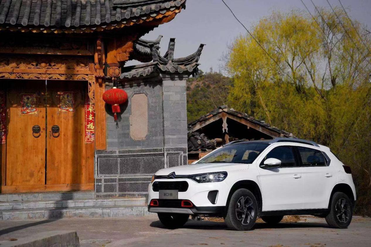 试驾东风雪铁龙c3xr1.6t,灵活的小suv试驾雪铁龙c3xr
