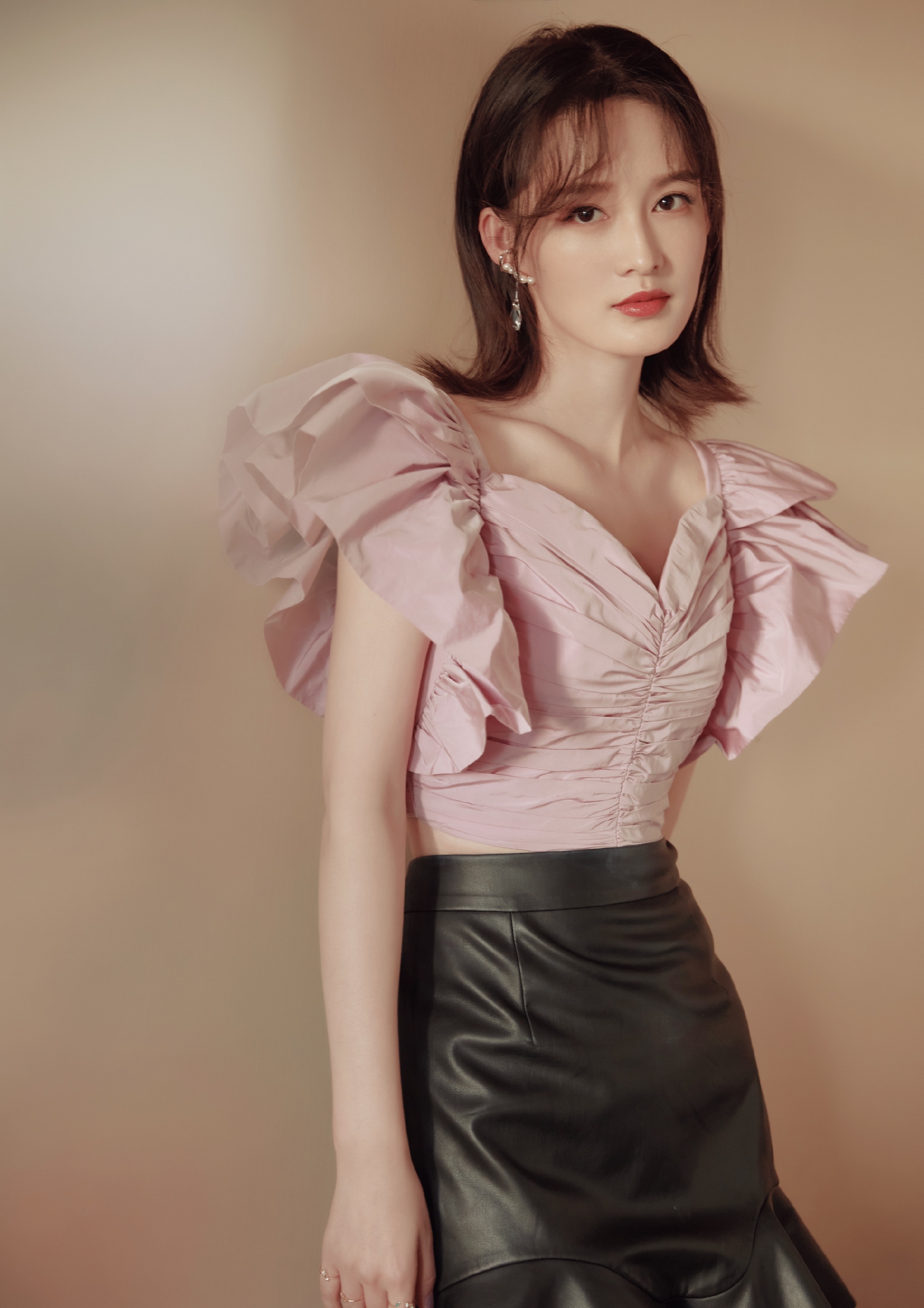 脸大毁所有明星小脸秘诀,脸大脖子粗的女明星