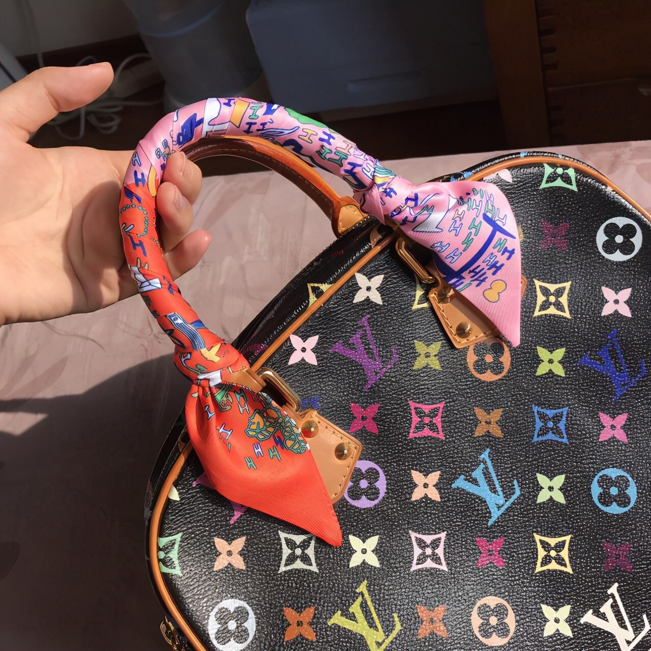 女明星为什么喜欢奢侈品,女明星都爱用的包包