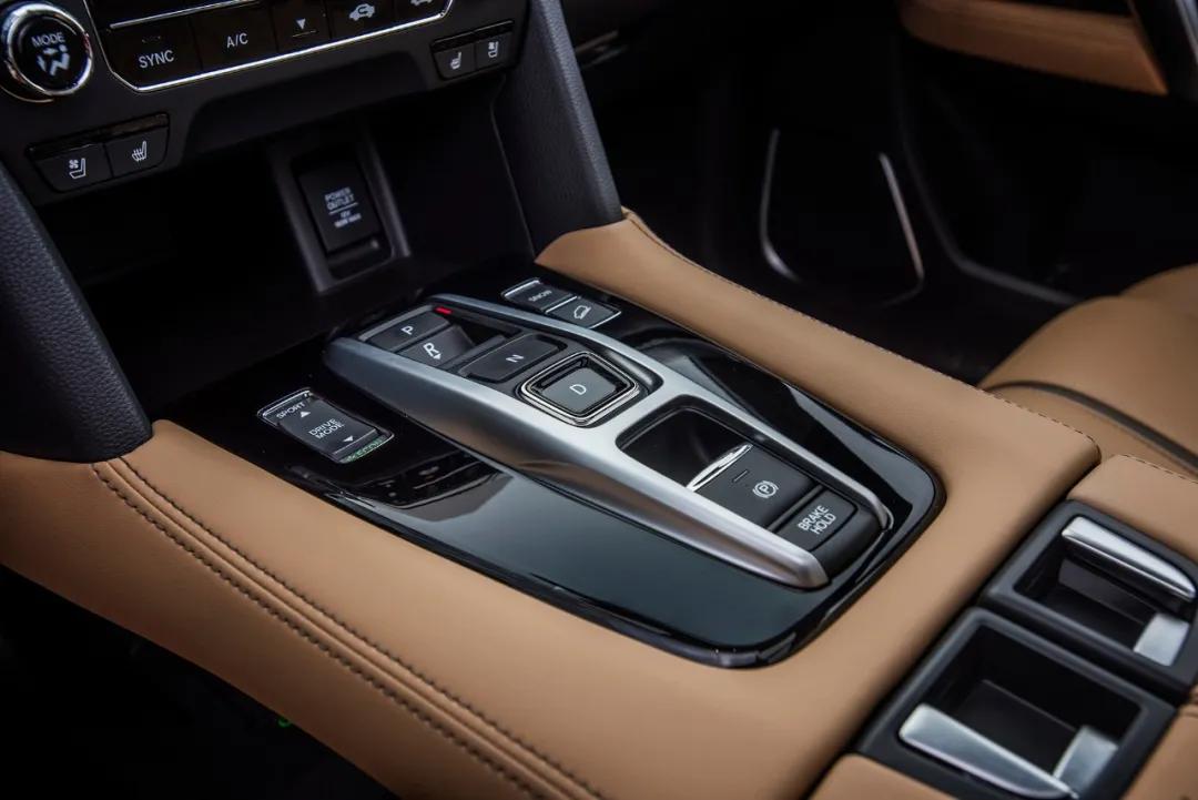 东风hondaur-v诠释高品位,东风本田ur-v怎样看是不是新车