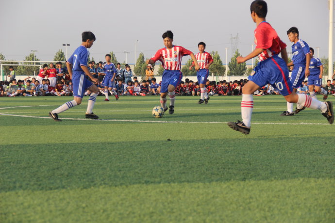 足球精神,足球点燃激情绿茵绽放梦想