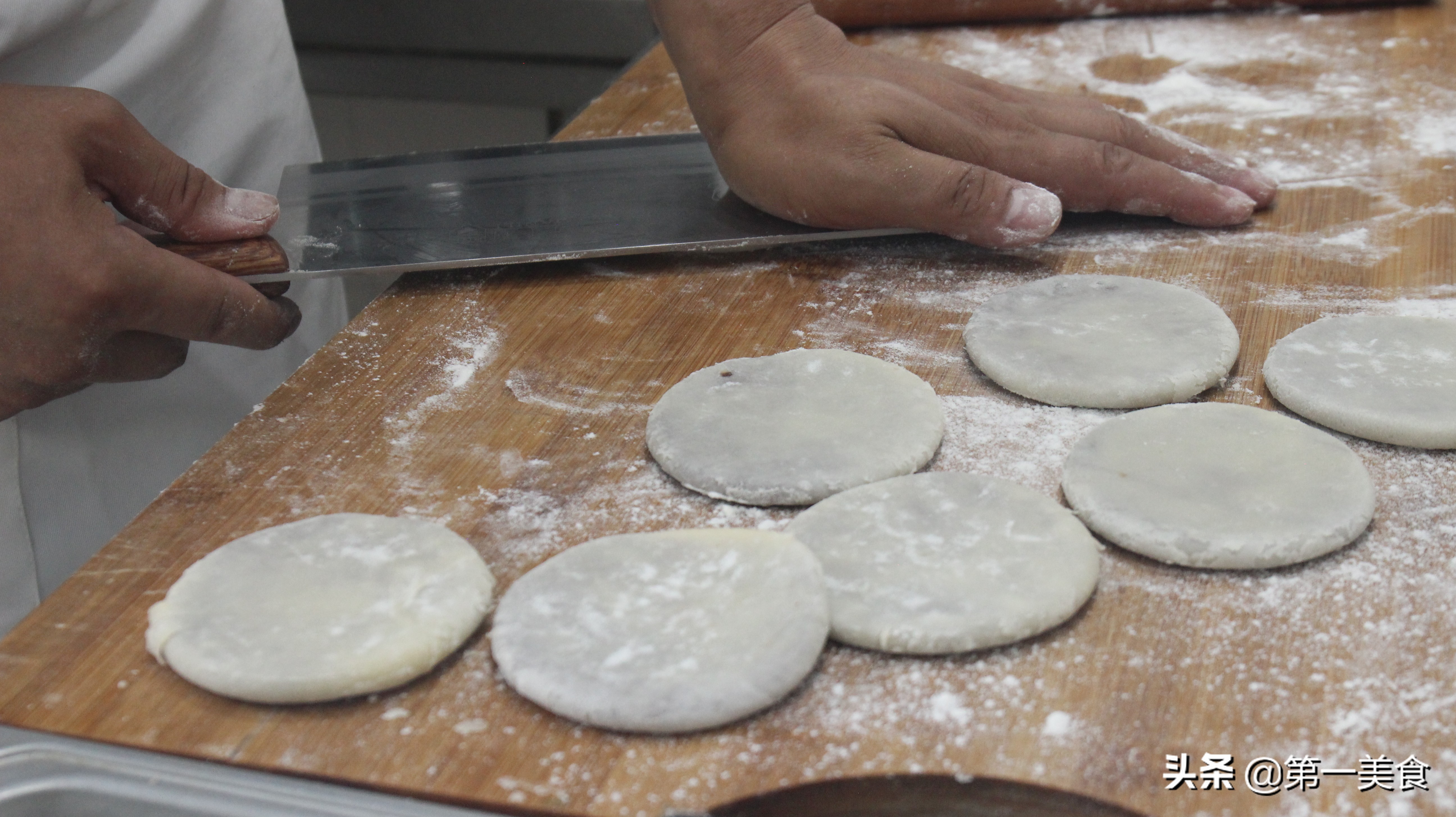用面粉做的简单小吃无需酵母粉,红薯丝加面粉做法酥软