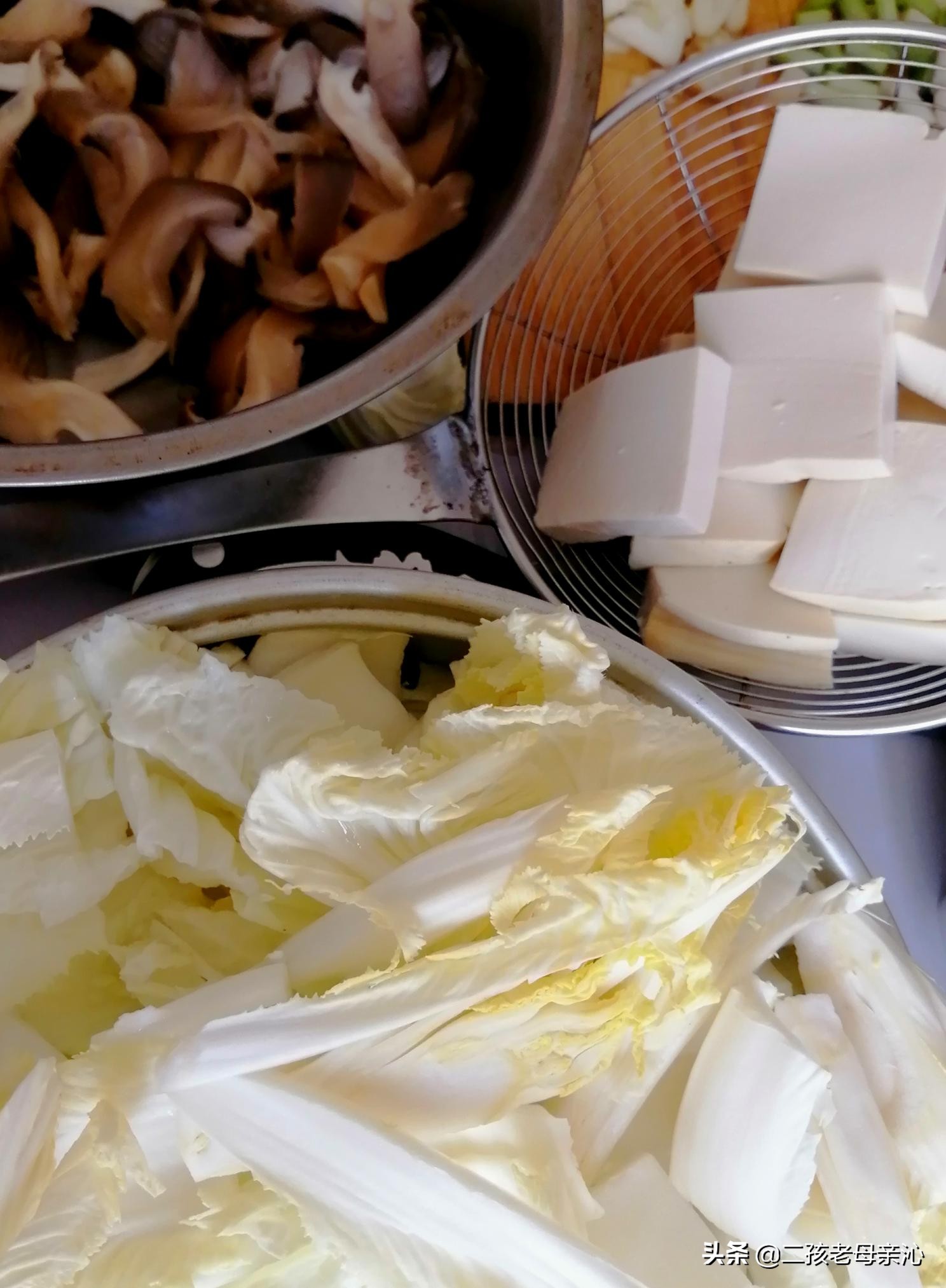 老母亲吃肉,老母亲的饭菜