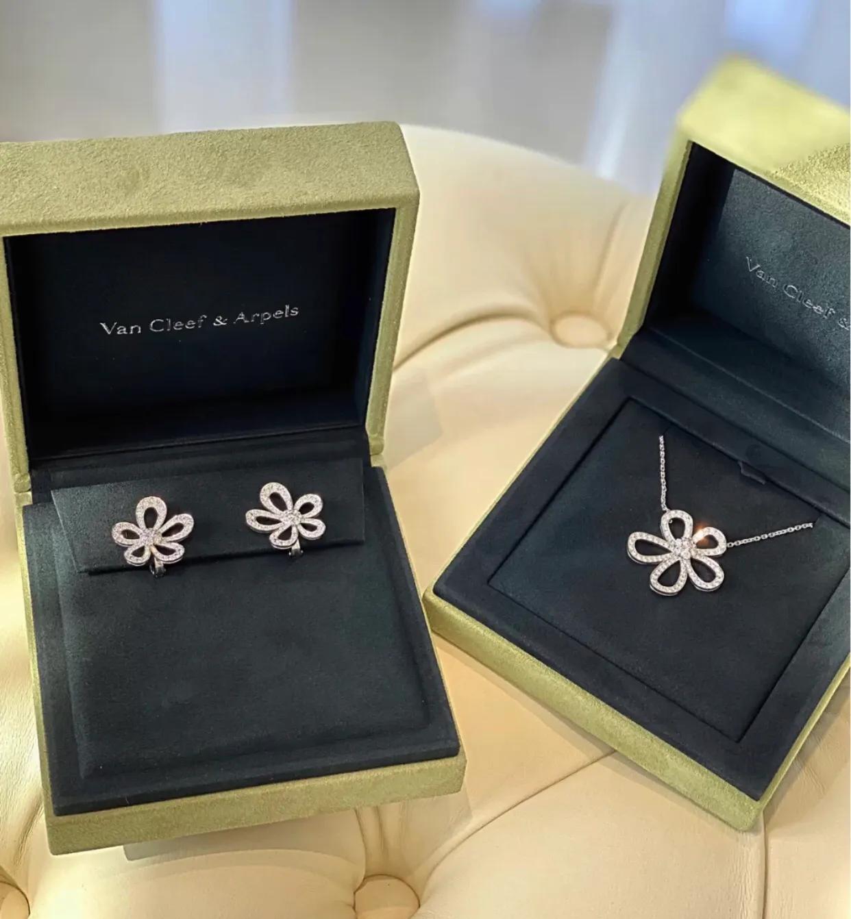 几十万的手镯原来长这样，梵克雅宝的饰品大家能欣赏得来吗？