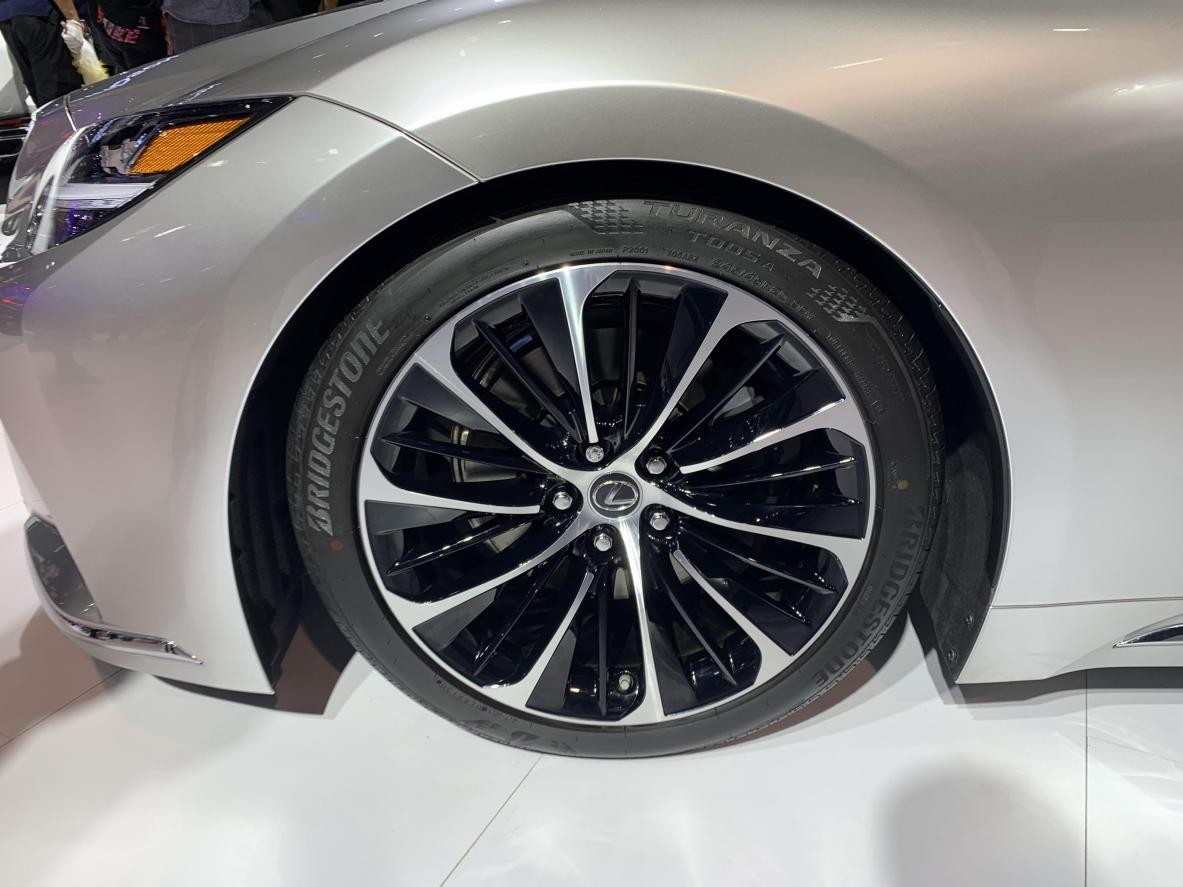 16款雷克萨斯ls顶配讲解,日系豪华雷克萨斯轿车