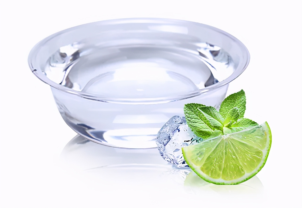 一水洗百碗成就一次性水晶餐具的未来，消毒餐具或将退出历史舞台