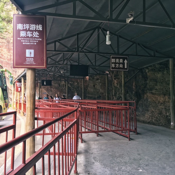 小游万仙山体验郭亮绝壁长廊,万仙山郭亮村景区瀑布介绍